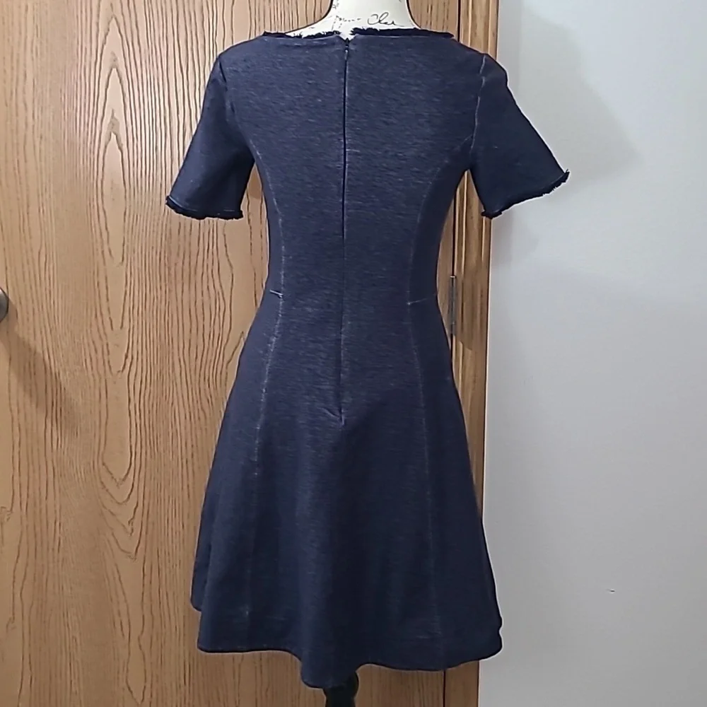 Banana Republic denim look frayed collar chambray preppy fit and flare dress - Picture 4 of 5